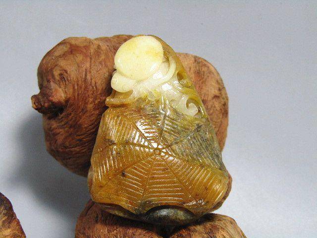 和田乌鸦皮籽料 巧雕 知足常乐图6