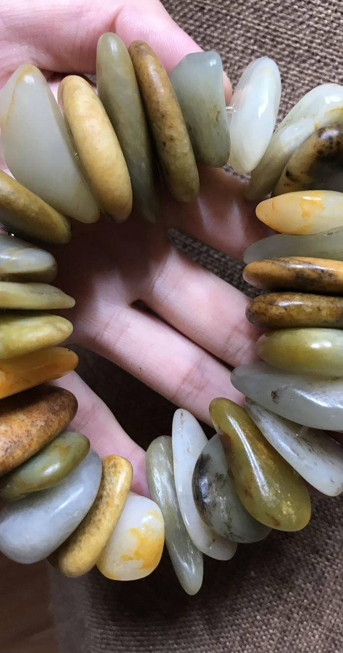 和田黄沁籽料原石手钏图3