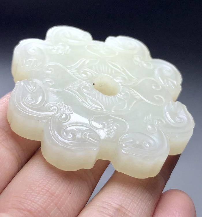 精品收藏级 清代老和田白玉双面工玉佩图6
