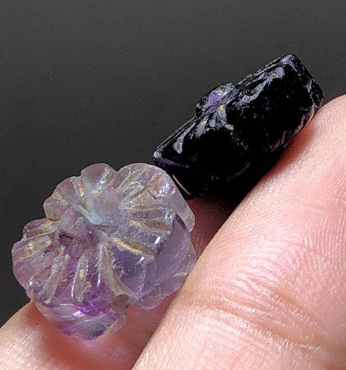 晚期 碧玺 花型 扇坠 手工雕刻 双面工艺 工艺不错图10