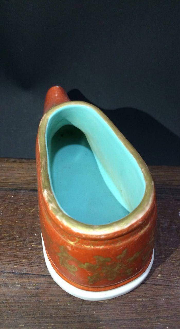 欧洲回流粉彩人物矾红描金笔洗图4