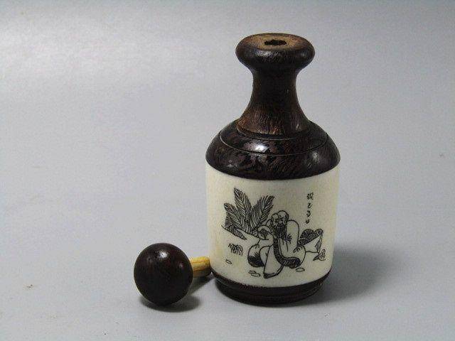 有年份黄花梨镶嵌骨雕 鼻烟壶 工艺非常好图6