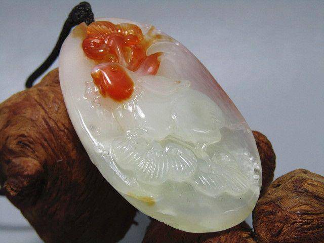 和田原皮籽玉 鸿运当头 挂件 熟润通透 精湛雕工图10