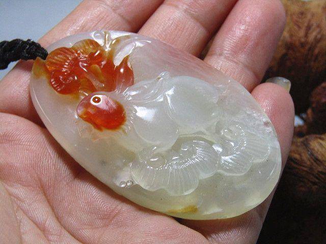 和田原皮籽玉 鸿运当头 挂件 熟润通透 精湛雕工图6