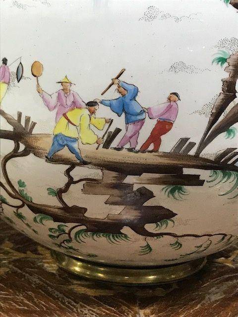 9006 清代外销满大人粉彩通景大罐图3