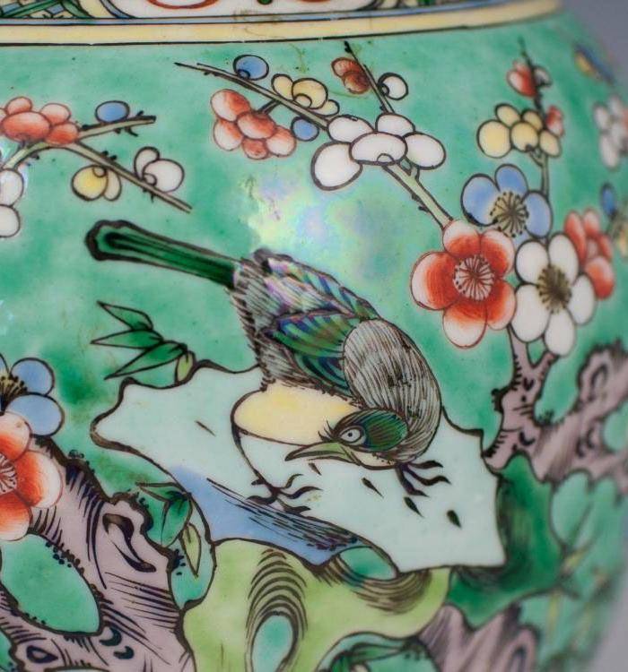 晚清绿地粉彩喜鹊登梅纹盖罐一对图11