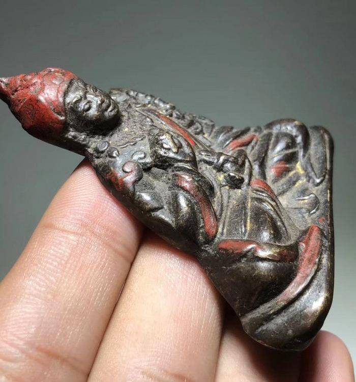 明代 藏传 莲花生大士 手工錾刻添彩 工艺精美 包浆自然图2