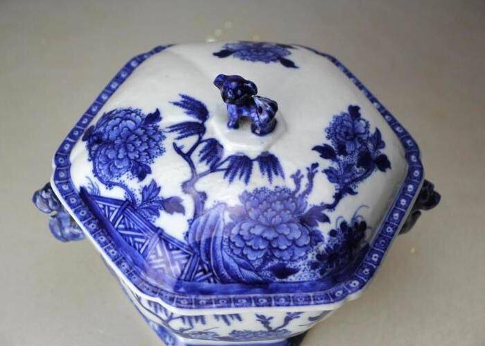大清乾隆精品青花园林牡丹花卉纹狮钮盖盆图4