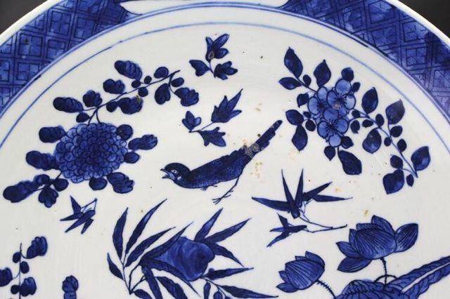 清代青花花鸟纹超级特大盘可遇不可求图3