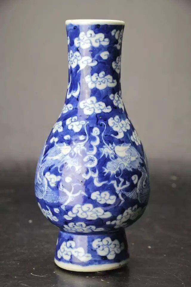 清光绪精品青花留白双龙抢宝纹瓶图3