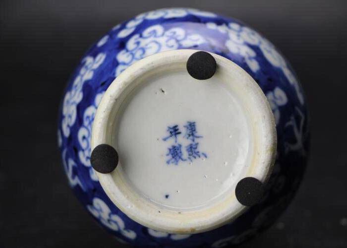 清光绪精品青花留白双龙抢宝纹瓶图8