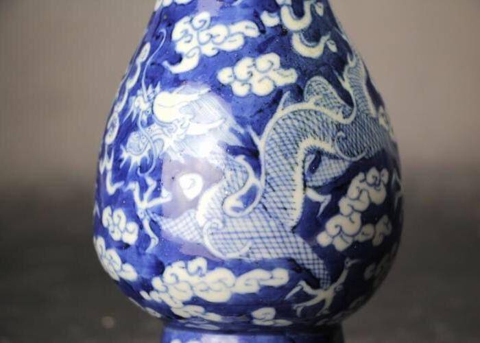 清光绪精品青花留白双龙抢宝纹瓶图4