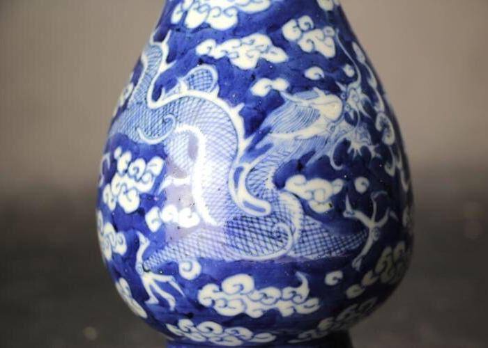 清光绪精品青花留白双龙抢宝纹瓶图6