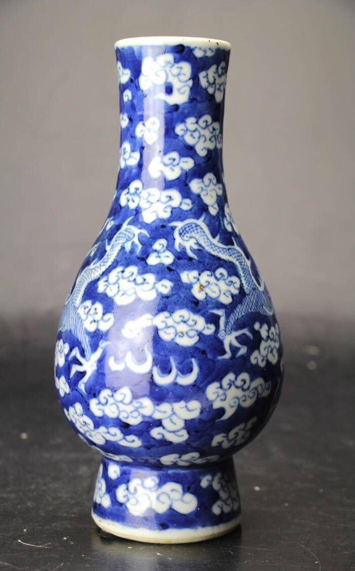 清光绪精品青花留白双龙抢宝纹瓶图2