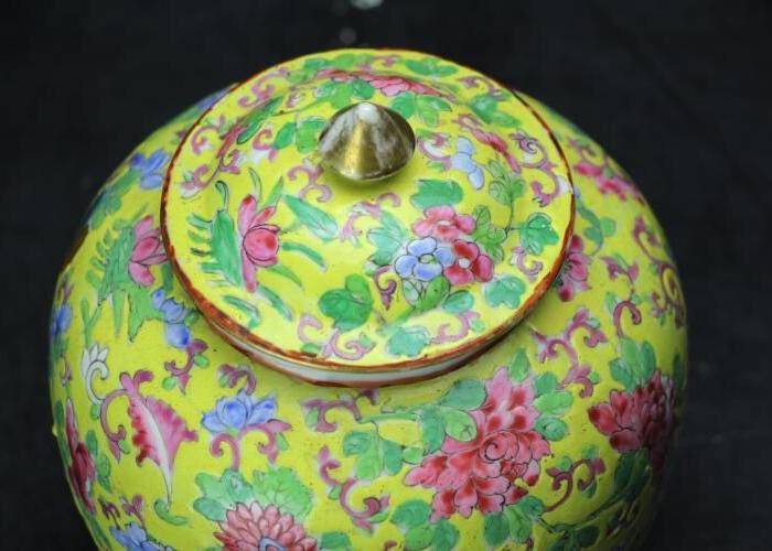晚清精品黄地粉彩花鸟纹盖罐图6