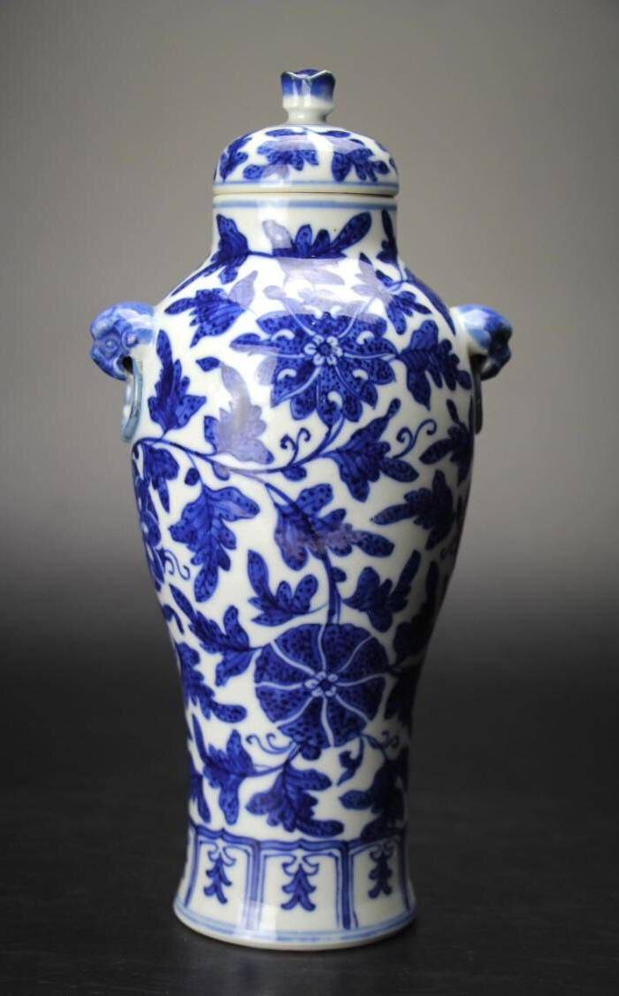 大清光绪青花缠枝花卉纹盖瓶图2