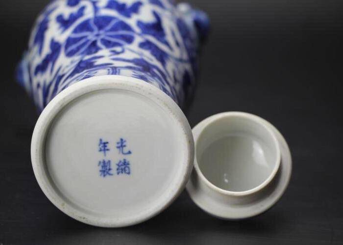 大清光绪青花缠枝花卉纹盖瓶图5