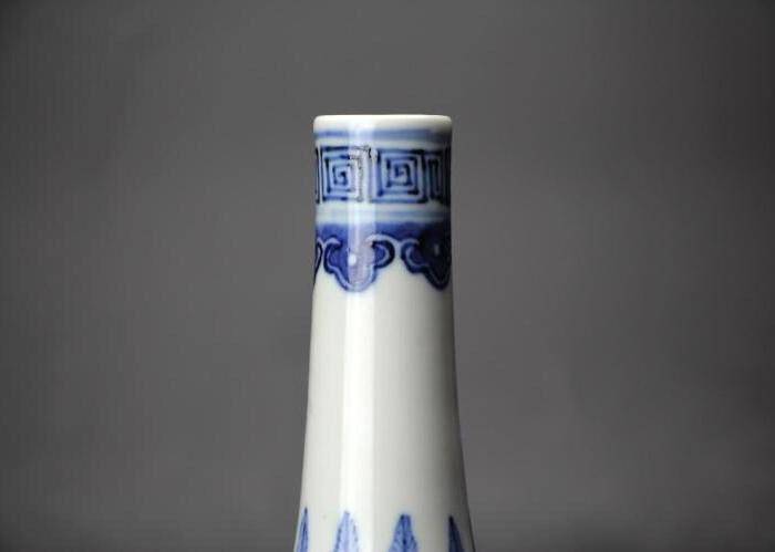 清光绪精品龙穿牡丹纹荸荠直颈瓶图4