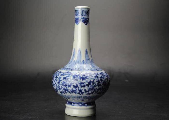 清光绪精品龙穿牡丹纹荸荠直颈瓶图2