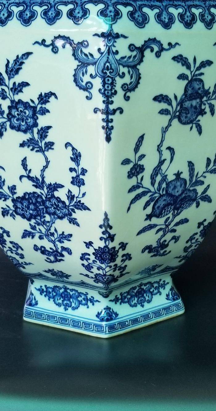 青花折枝果六方瓶图7