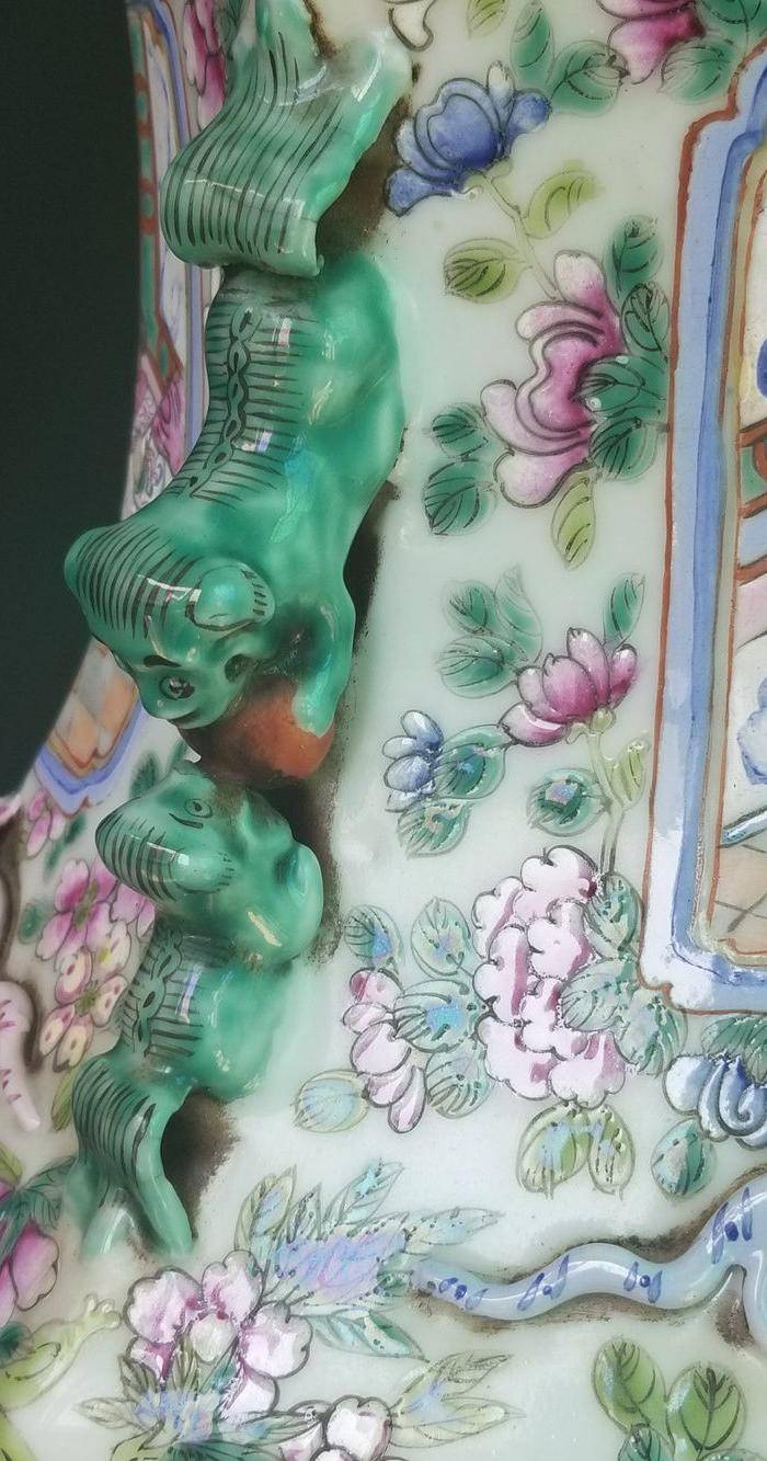 粉彩开光人物故事六方瓶一对图9