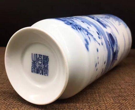 英国回流解放初青花芦雁瓶图3
