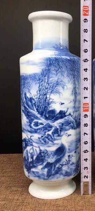 英国回流解放初青花芦雁瓶图10