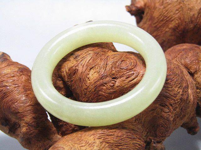 晚清和田玉 袈裟环 玉质熟润风化自然图12