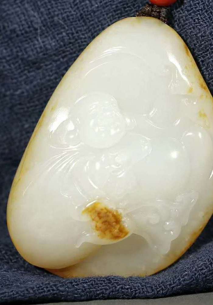 新疆和田玉籽料布袋弥勒图5