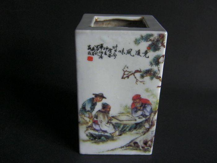 四方人物字画笔筒图3