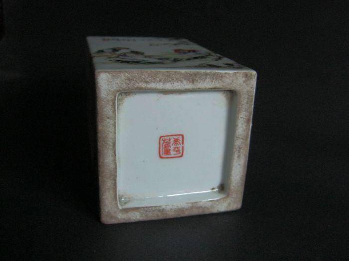 四方人物字画笔筒图5