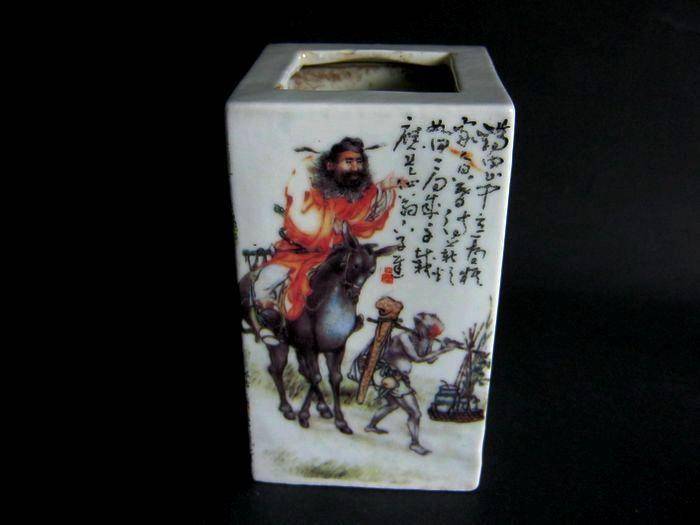 四方人物字画笔筒图7