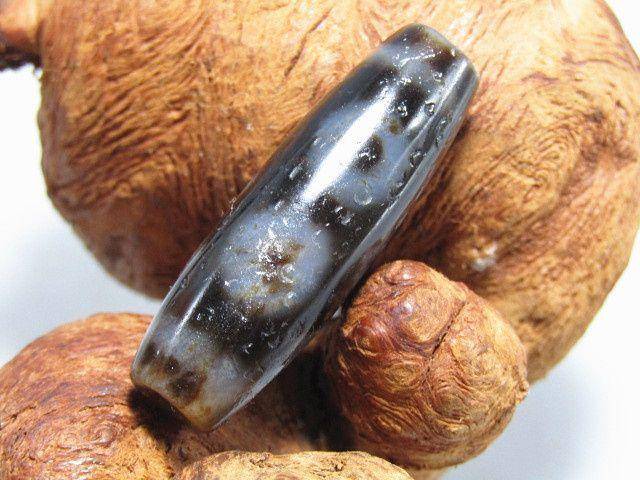 藏传玛瑙三眼天珠 包浆熟厚图5