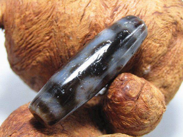 藏传玛瑙三眼天珠 包浆熟厚图8