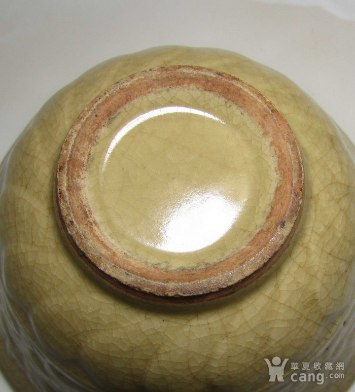 南宋龙泉窑米黄釉菊花莲瓣纹碗