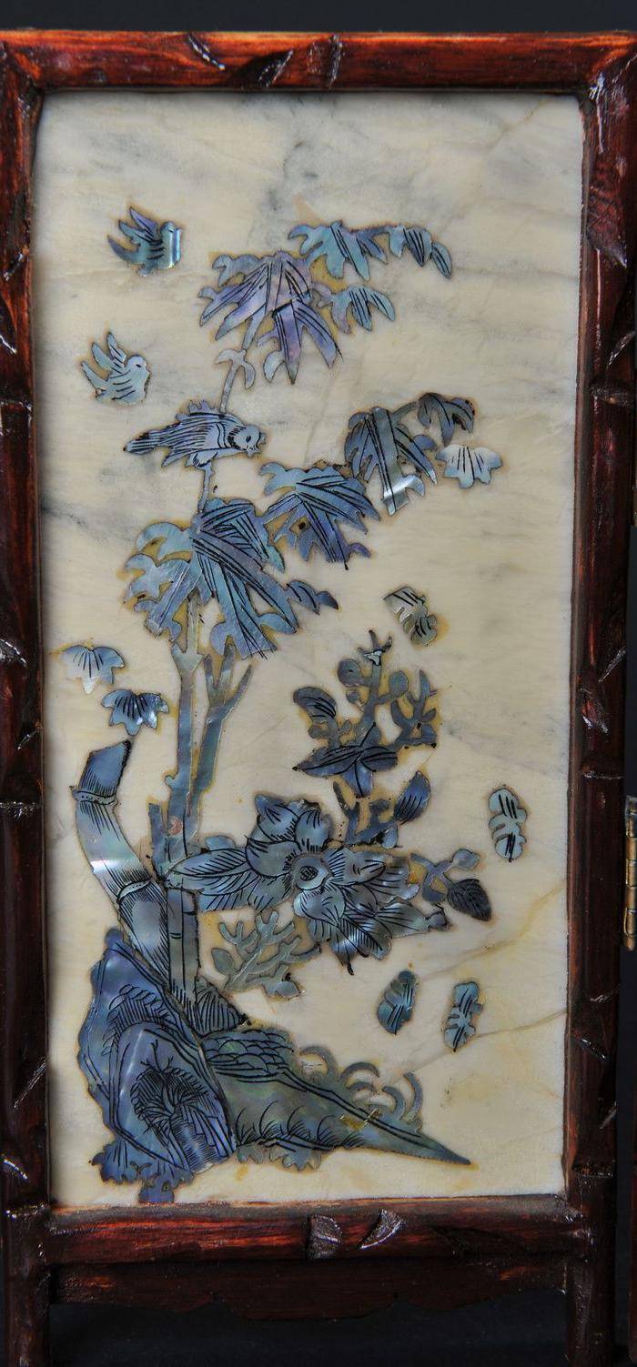 欧美回流 老蛇纹石嵌螺钿花鸟纹四扇小桌屏图3