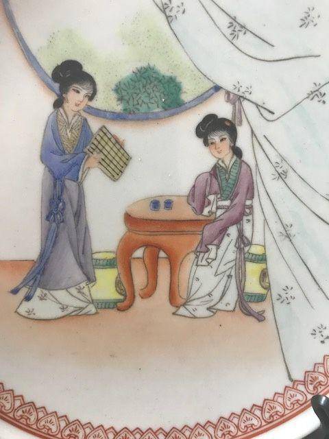 7004 建国初粉彩人物圆盘一对图3