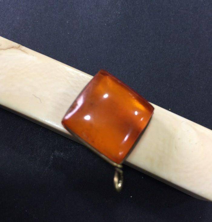 8058欧洲回流带皮原矿金珀坠子图4