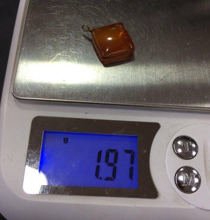 8058欧洲回流带皮原矿金珀坠子图8