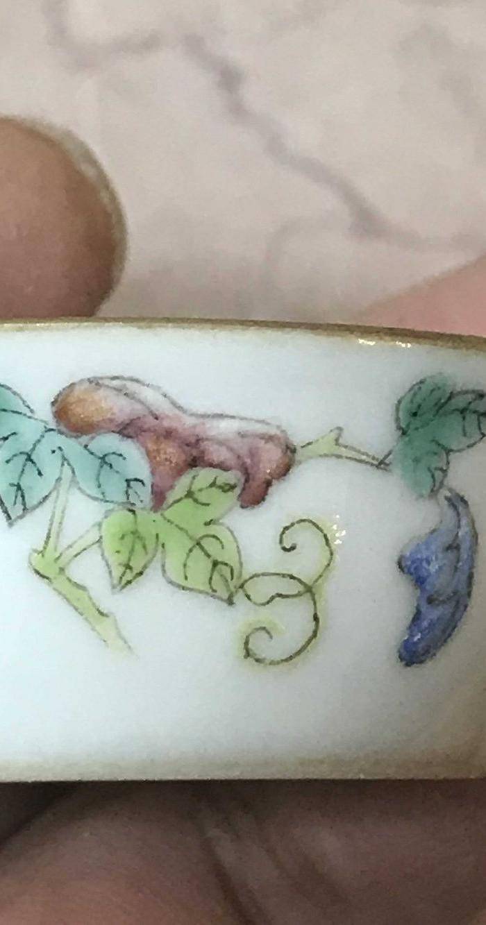 7007 清 粉彩草虫纹压手杯图4