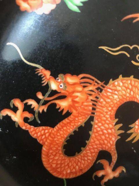 7009 欧洲手绘龙纹圆盘一对图7