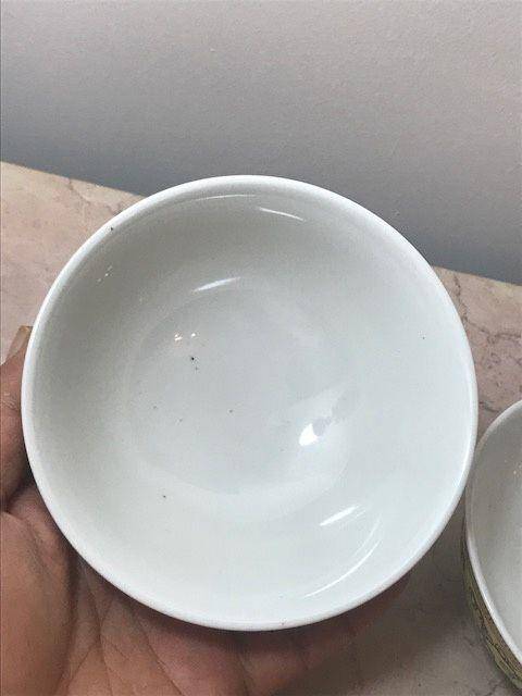 7013 民国 黄地粉彩万寿无疆碗一对图5