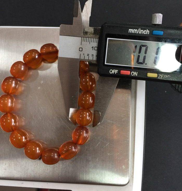 8064欧洲回流蜜蜡手串图8