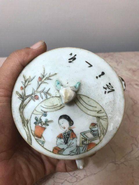 7021 清末浅绛彩美人如玉茶盏图2