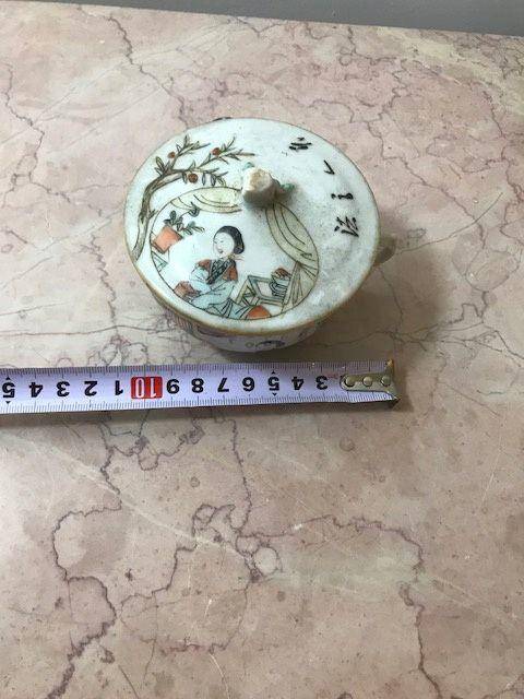 7021 清末浅绛彩美人如玉茶盏图12