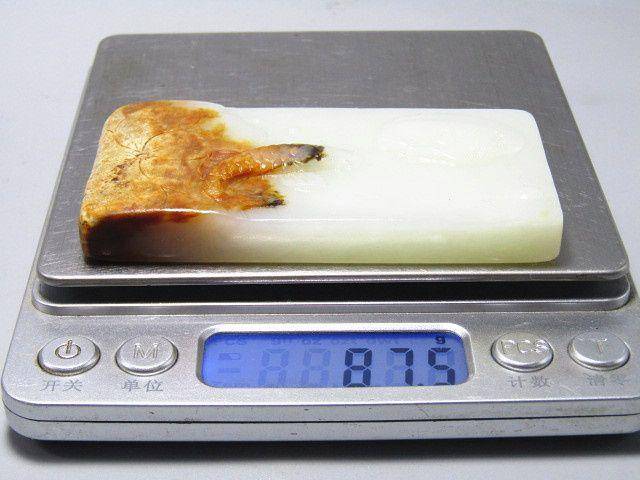 和田洒金原皮籽玉 苏作 观音牌 原皮巧雕 玉质极佳图2