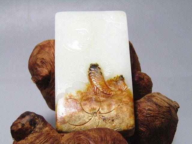 和田洒金原皮籽玉 苏作 观音牌 原皮巧雕 玉质极佳图3
