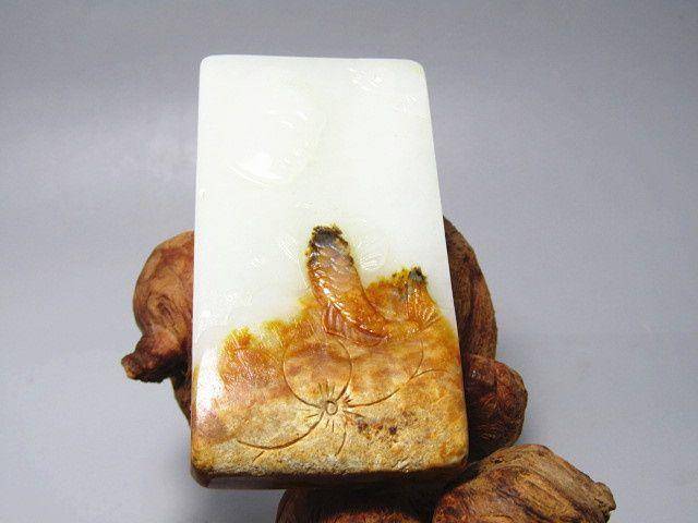 和田洒金原皮籽玉 苏作 观音牌 原皮巧雕 玉质极佳图10