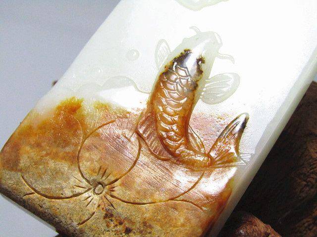 和田洒金原皮籽玉 苏作 观音牌 原皮巧雕 玉质极佳图12