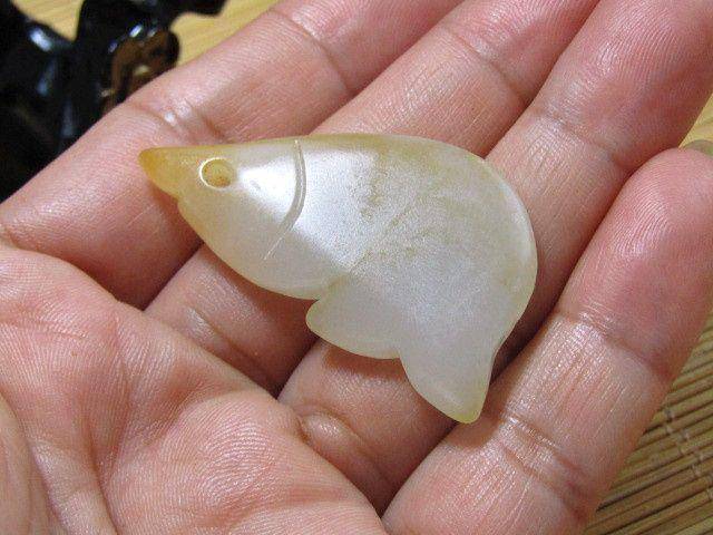 清和田白玉籽料 挂件 油润度极佳 包浆熟厚图2